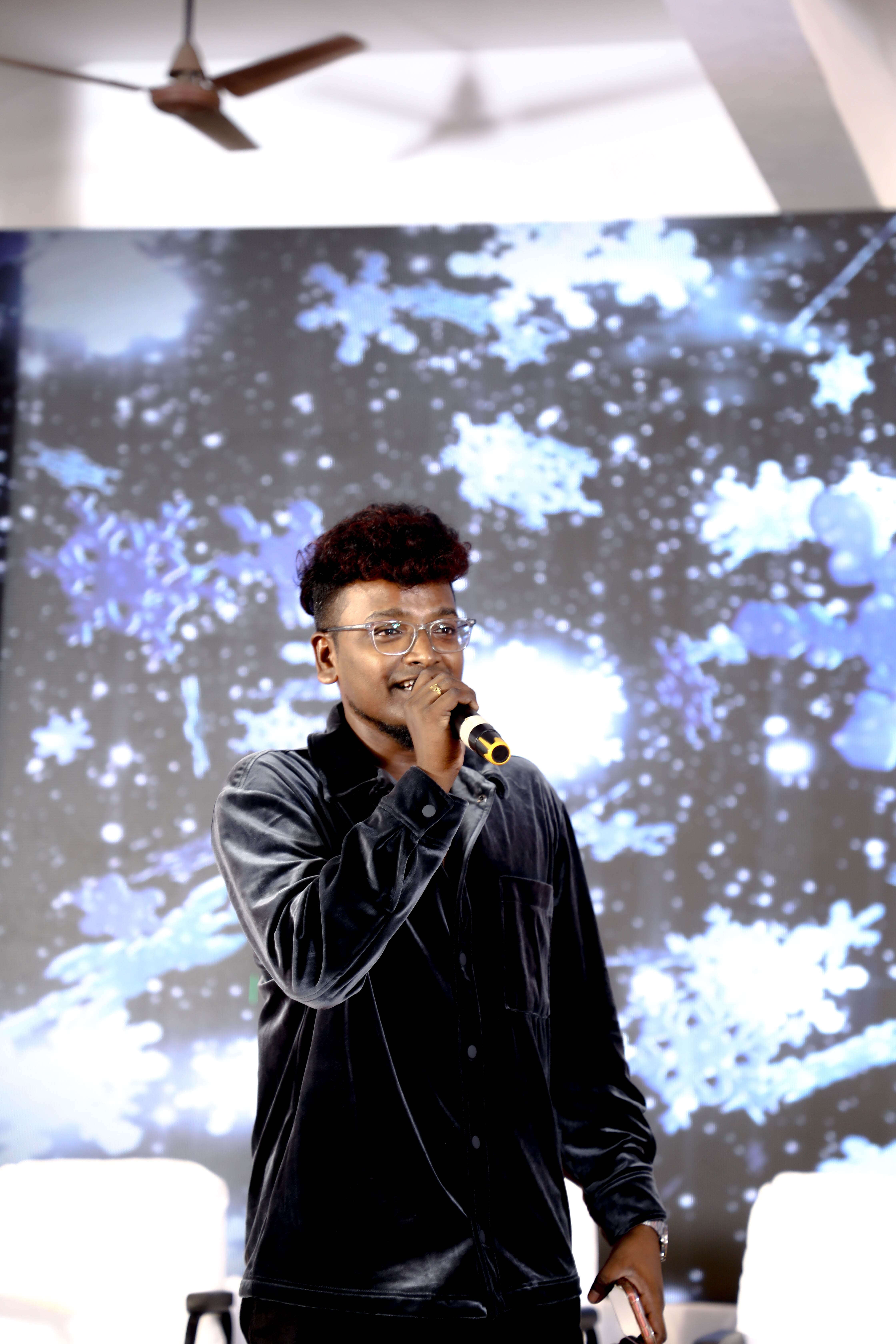 Abstract wedding ring capture